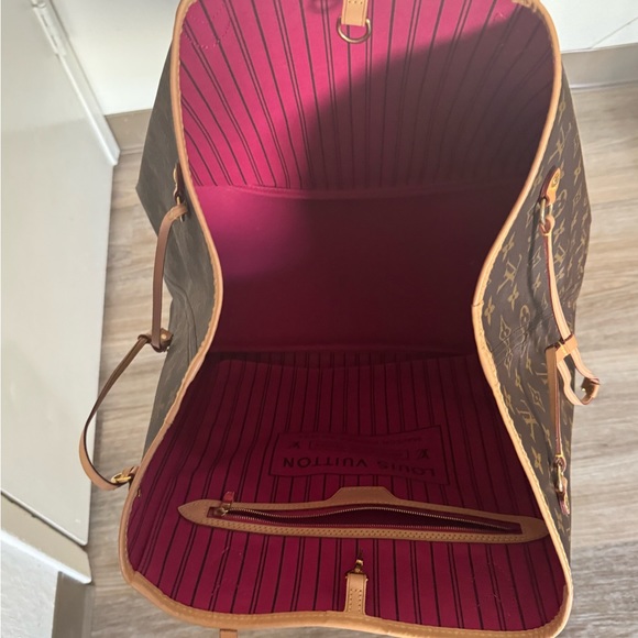 Louis Vuitton Neo Neverfull
Monogram (Without Pouch) MM Pink Lining - Picture 13 of 14